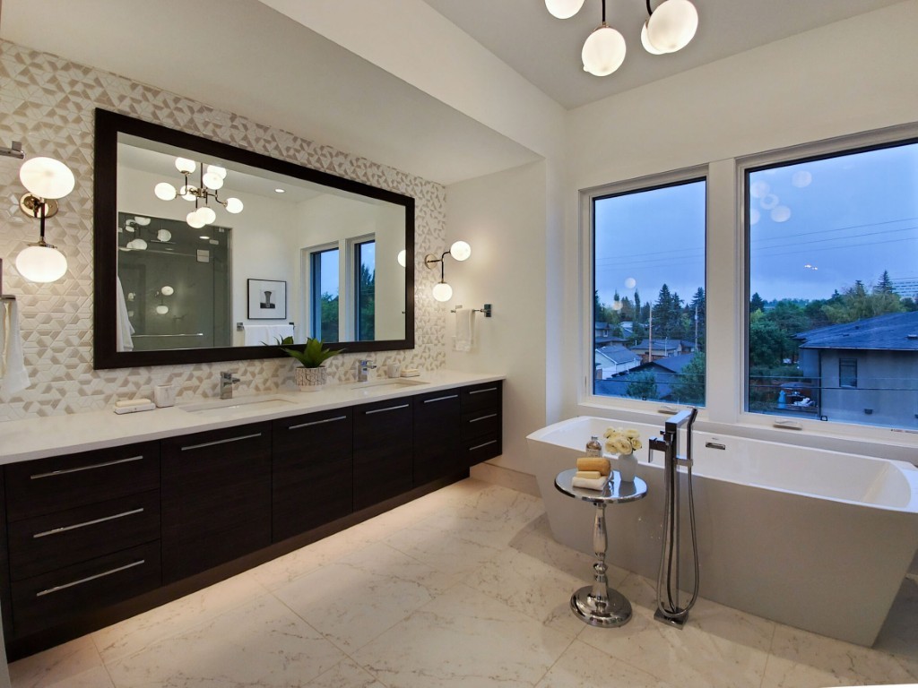 Image of Luxurious primary ensuites with modern bathroom design, KHD Homes design-build renovations and construction expertise.