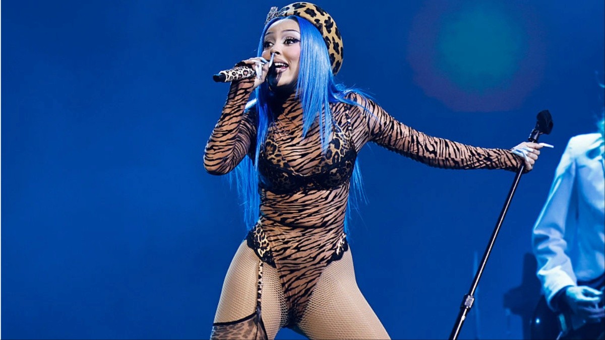 Doja Cat with blue hair on stage.