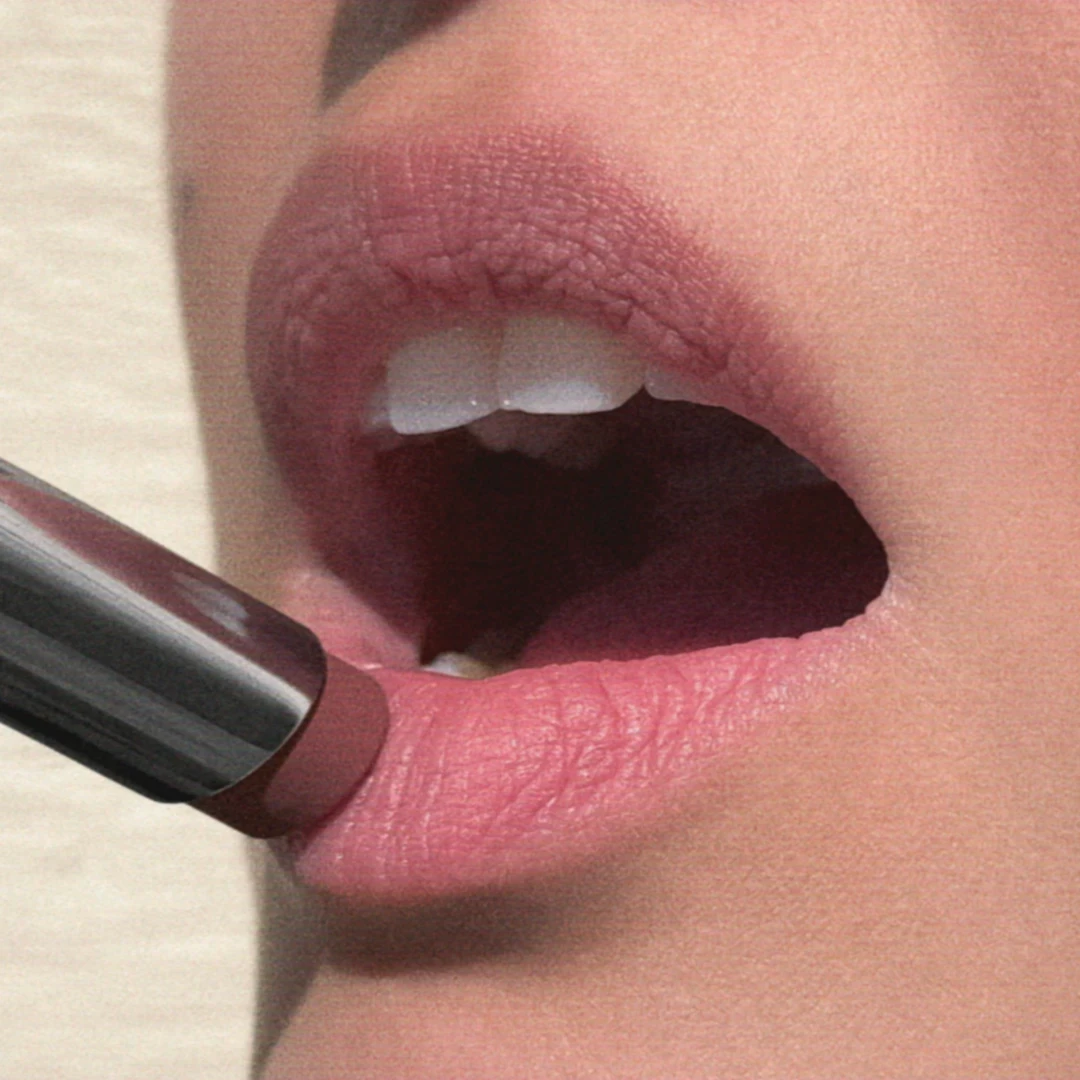 Seymour_Studio_Glossier_Generation_G_Application_Still_1