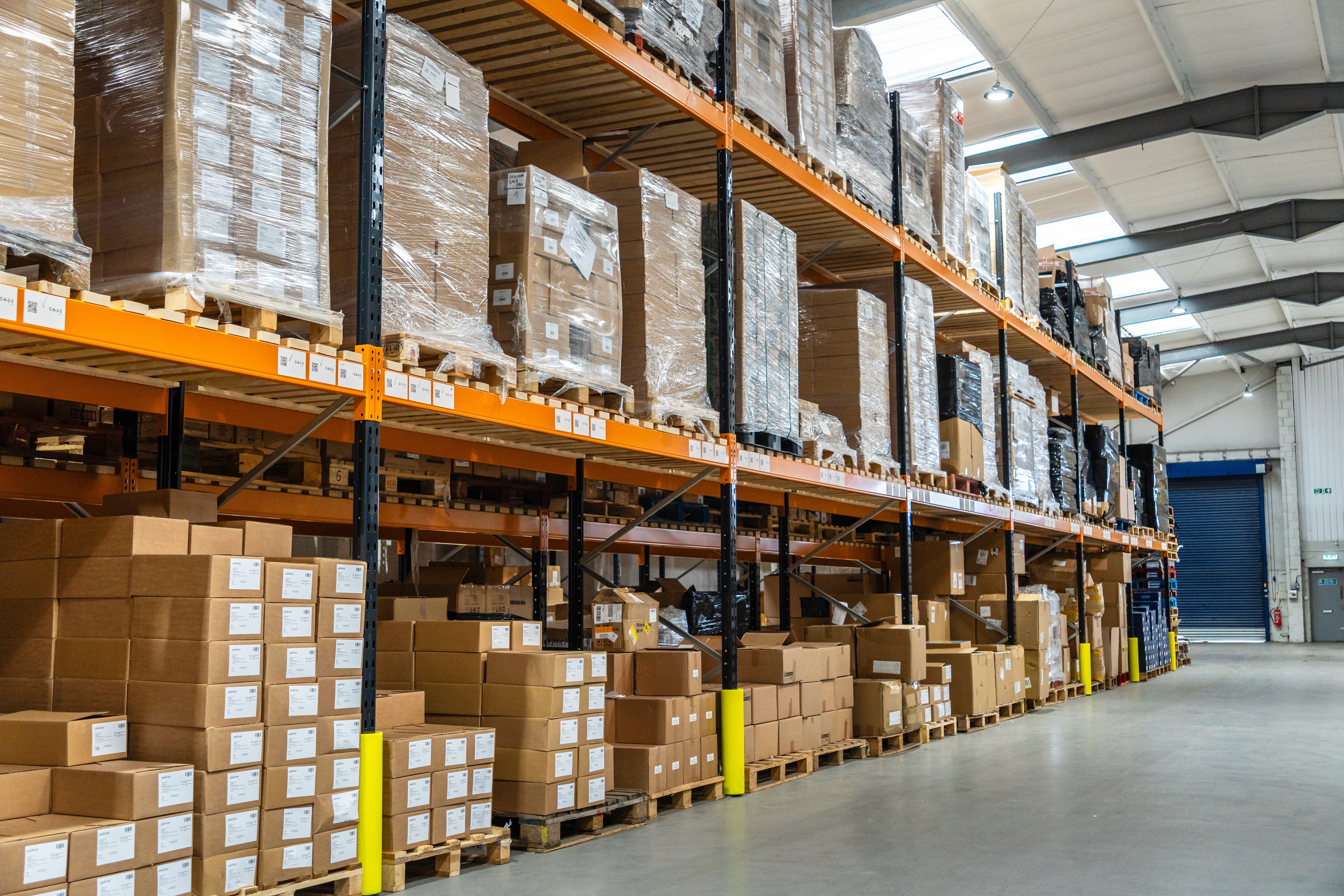 photo of warehouse pallet racking