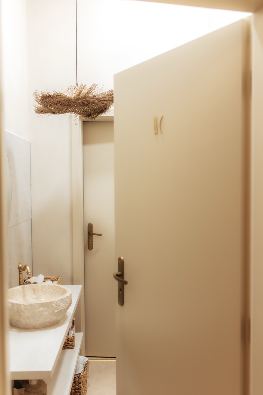 Profesionální thajská masáž a relaxační procedury v salonu tradiční asijské péče LAYA Spa Ritual Teplice včetně dekorací