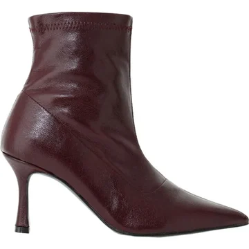 Stivaletto bordeaux a punta