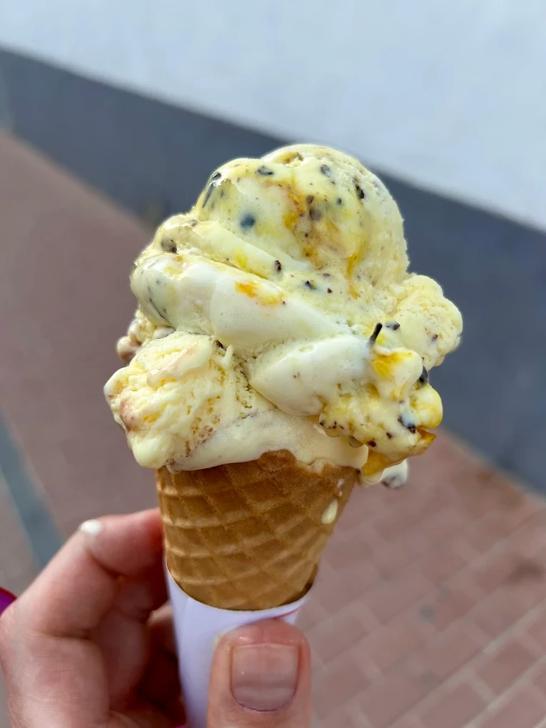 Helado en cono de la Heladería Colonial de Colònia de Sant Jordi