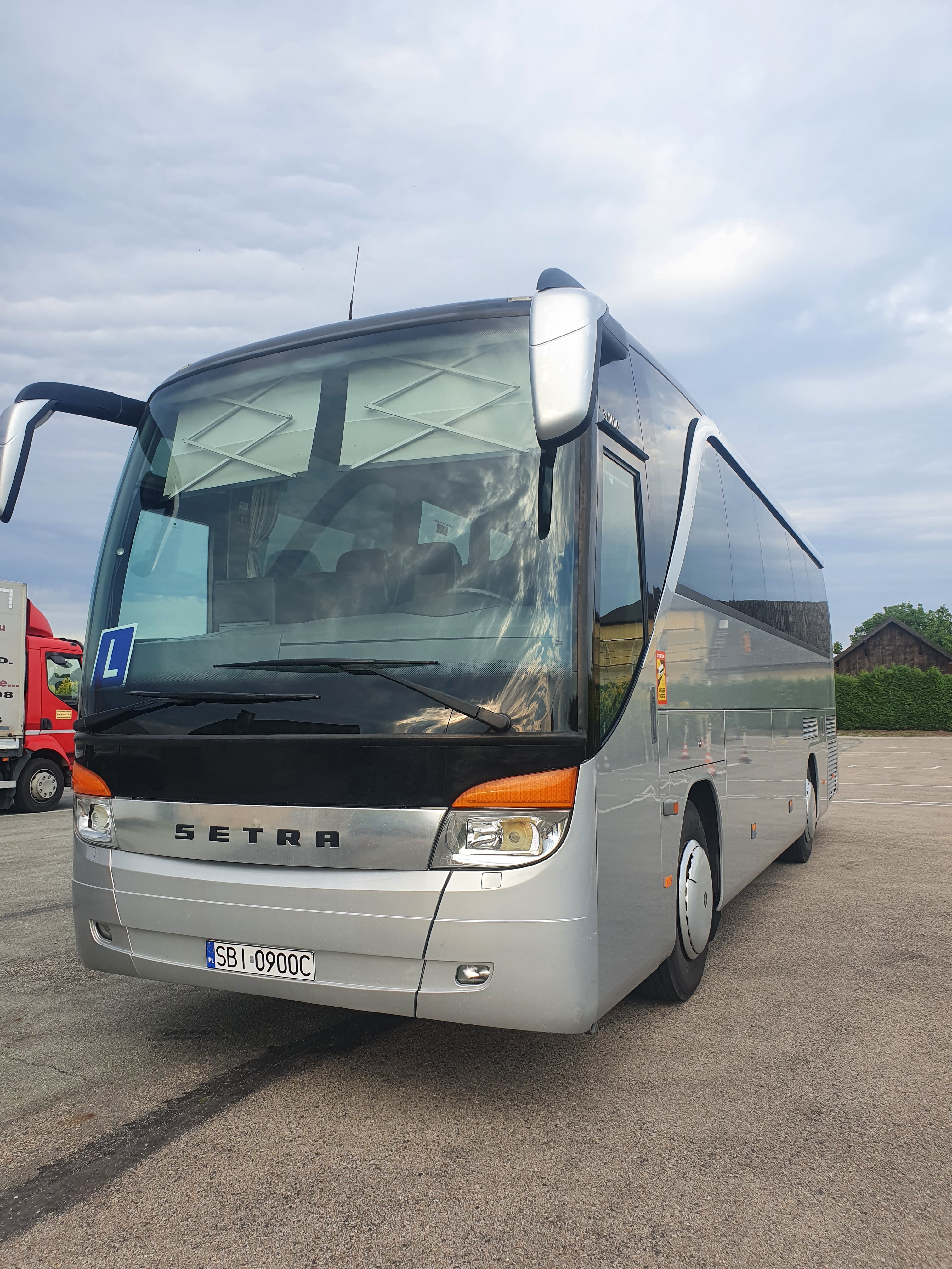 Pojazdy wykorzystywane przez CKZ Cypcer do szkoleń kierowców zawodowych – pojazdy ciężarowe, dostawcze, oraz osobowe.