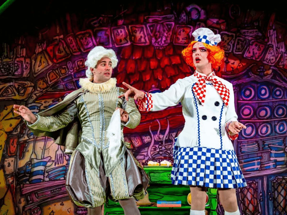 ビューティー・アンド・ザ・ビースト ハーニー・ラブ・ストーリーの明るいキッチンシーンのパントマイムキャラクター。