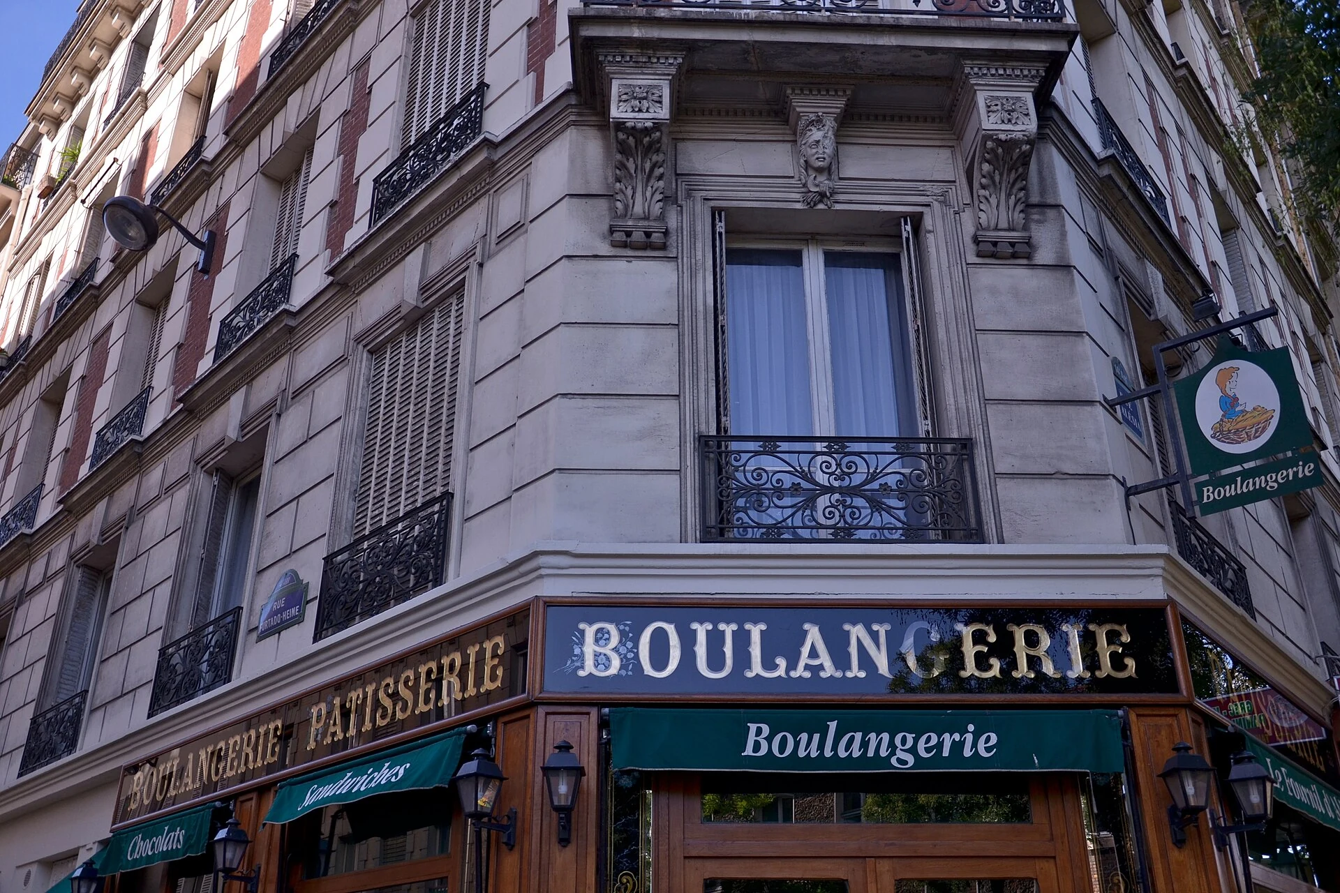 Décor historique du 155 rue d’Alésia, photographié en septembre 2011, avant l’installation de Talmaître en 2024.