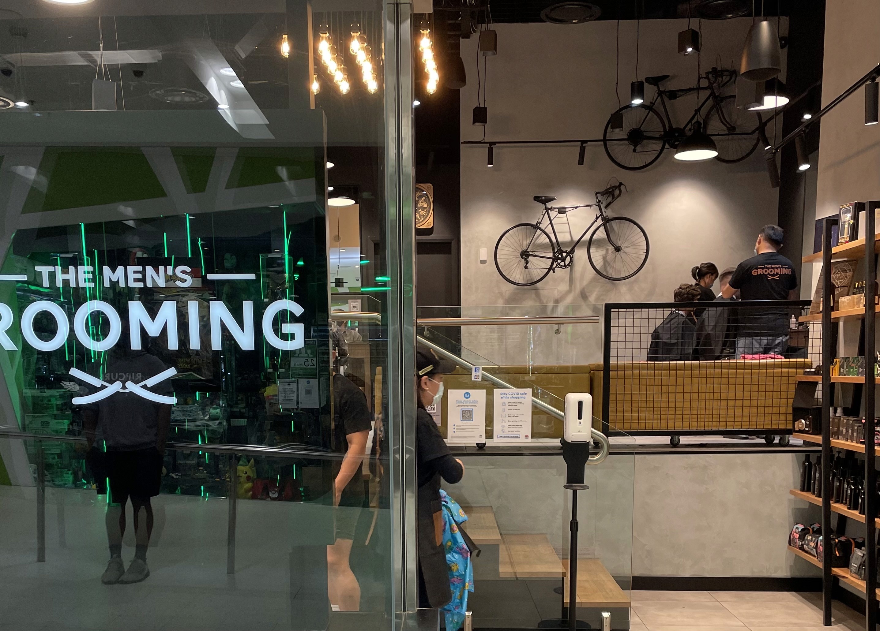 Barber in Macquarie Centre
