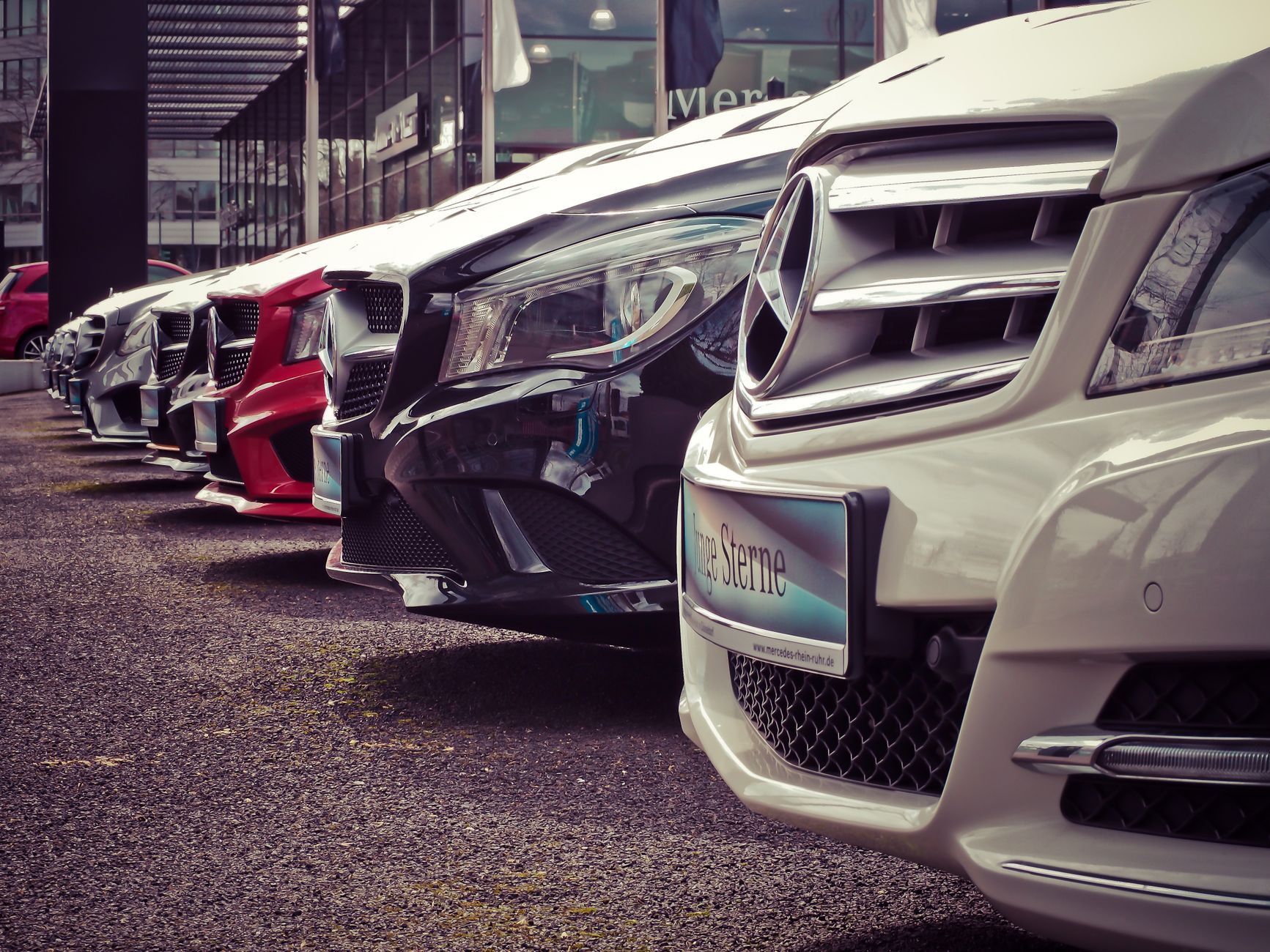 Comprar carro na Itália: 5 detalhes cruciais que pegam brasileiros de surpresa