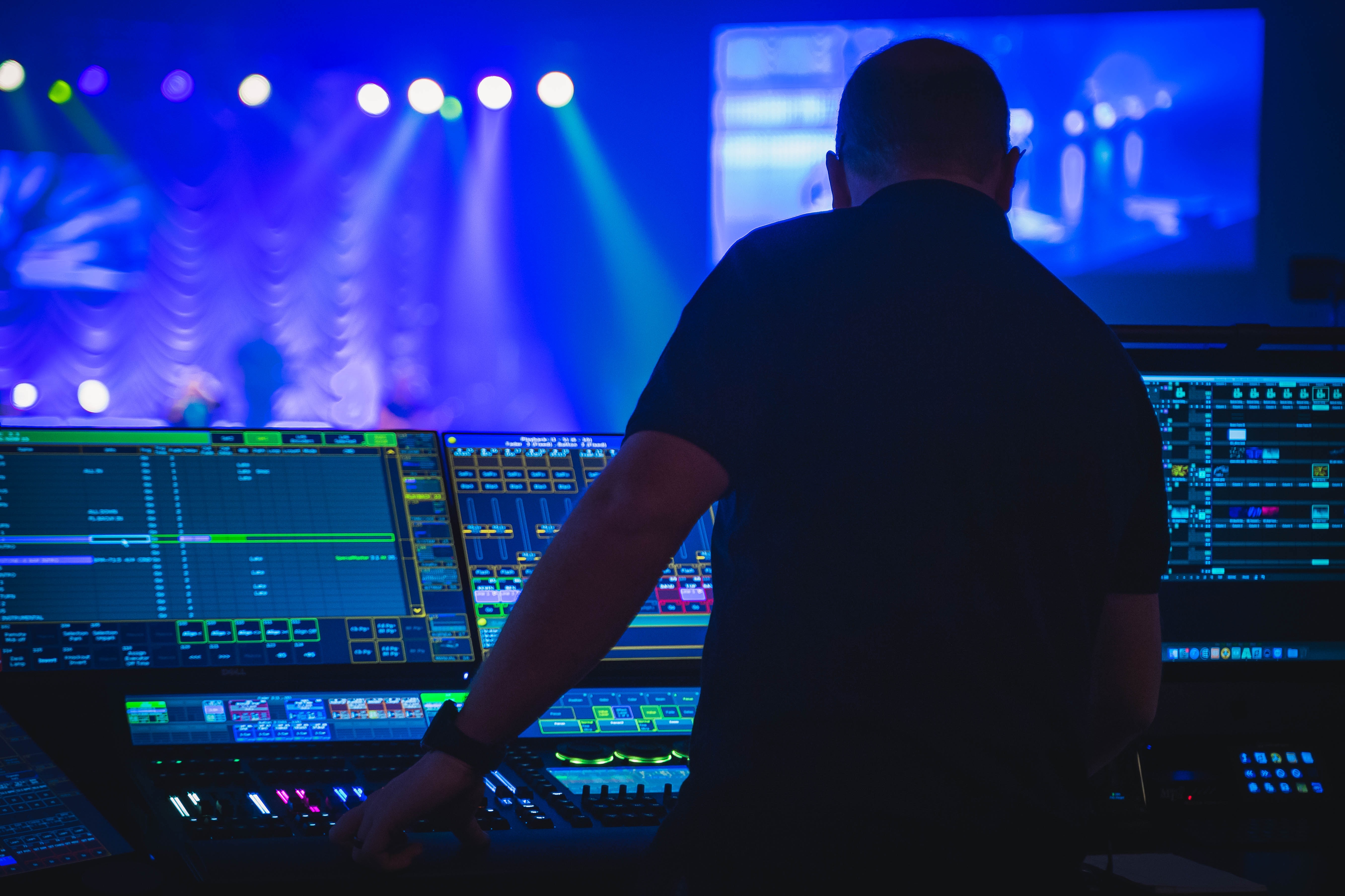 dj playing music in a club - ai vocalist