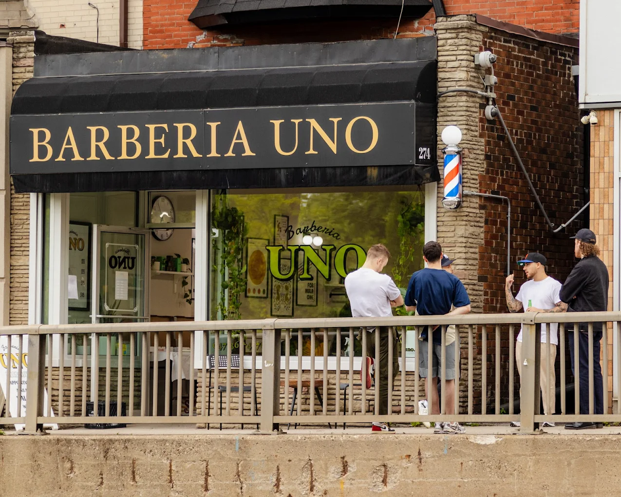 Shopfront of Barberia Uno taken from the street