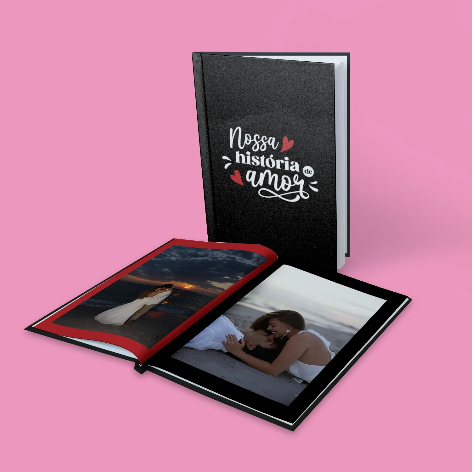 Pessoa segurando fotolivro com foto de mulher sorrindo ao ar livre, com a frase “Eu amo o Norte” escrita no canto da imagem