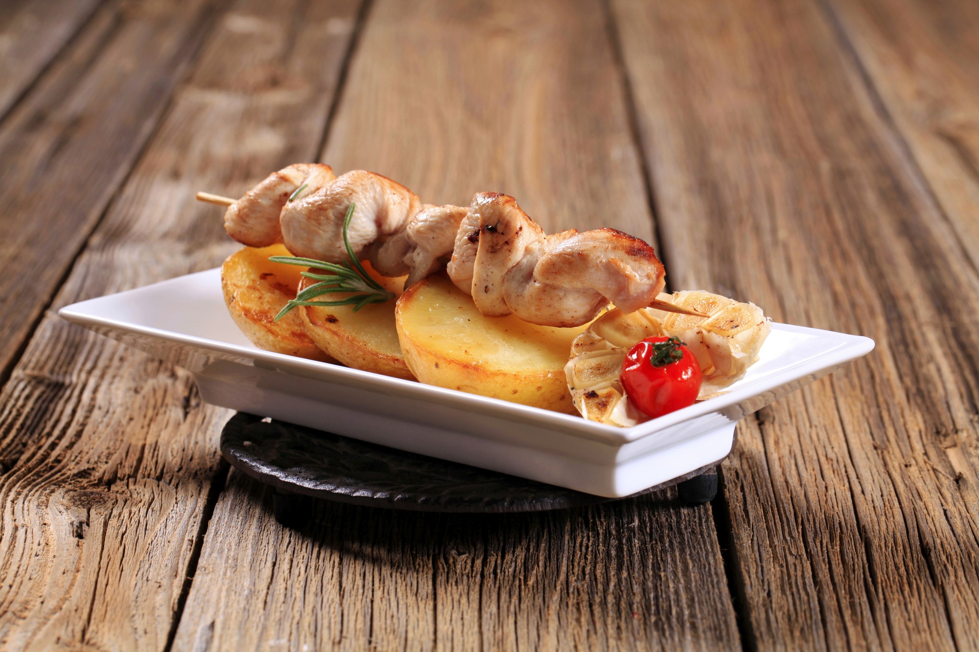 photography of dam during daytime