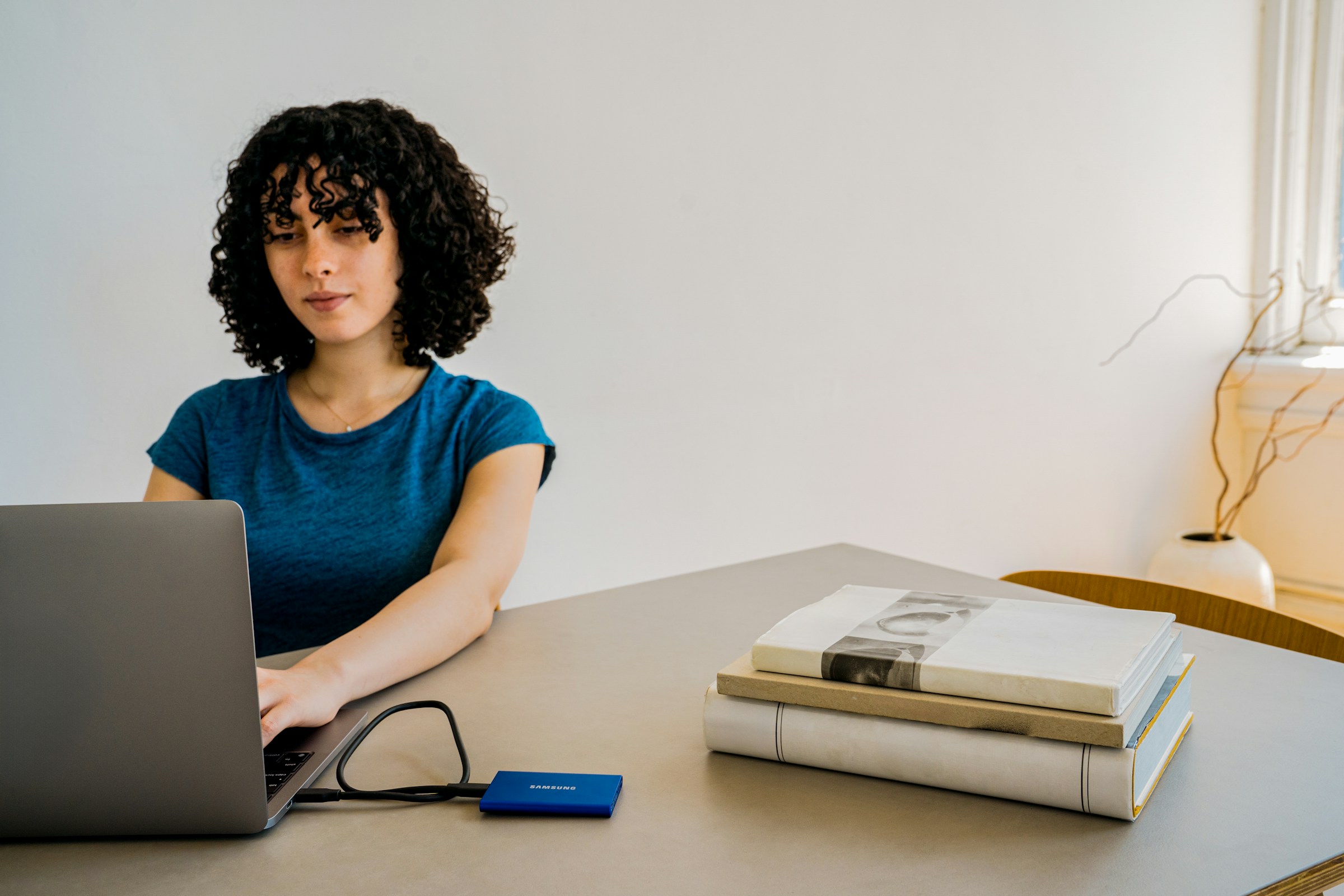 woman cleaning data - Data Cleaning Process