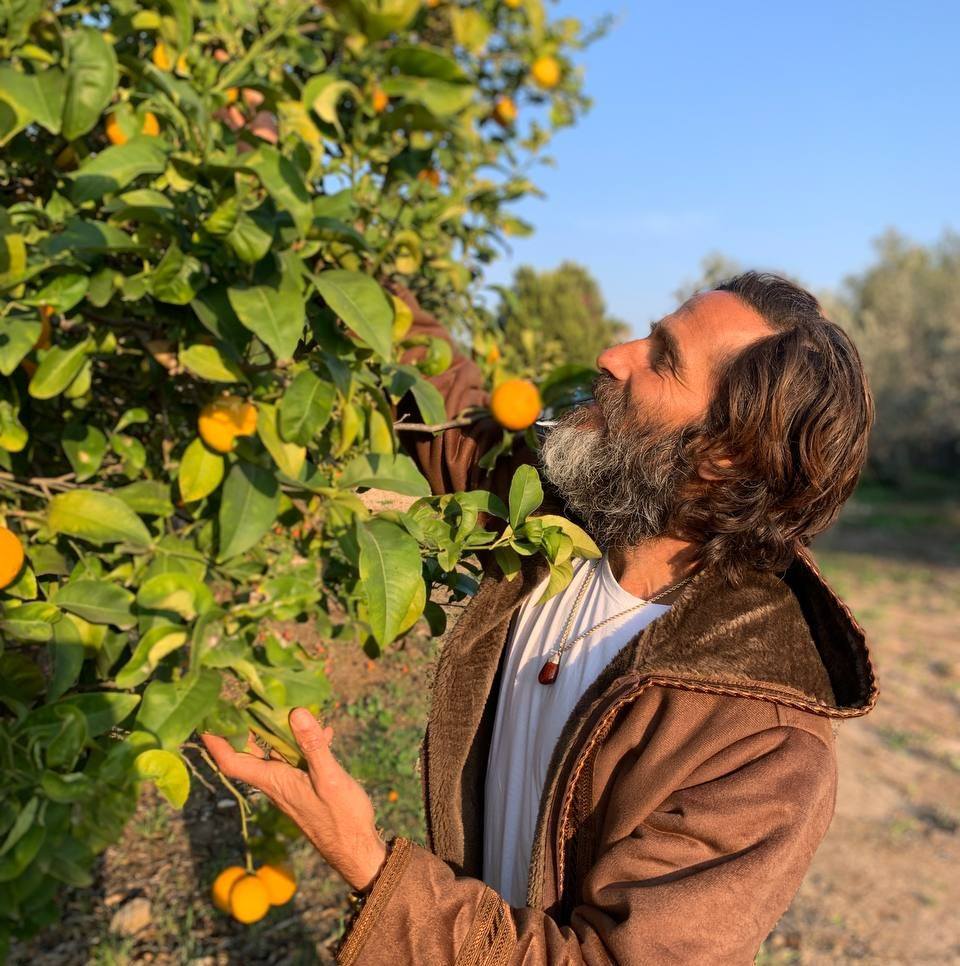 Edi Zaidman Playing a music instrument