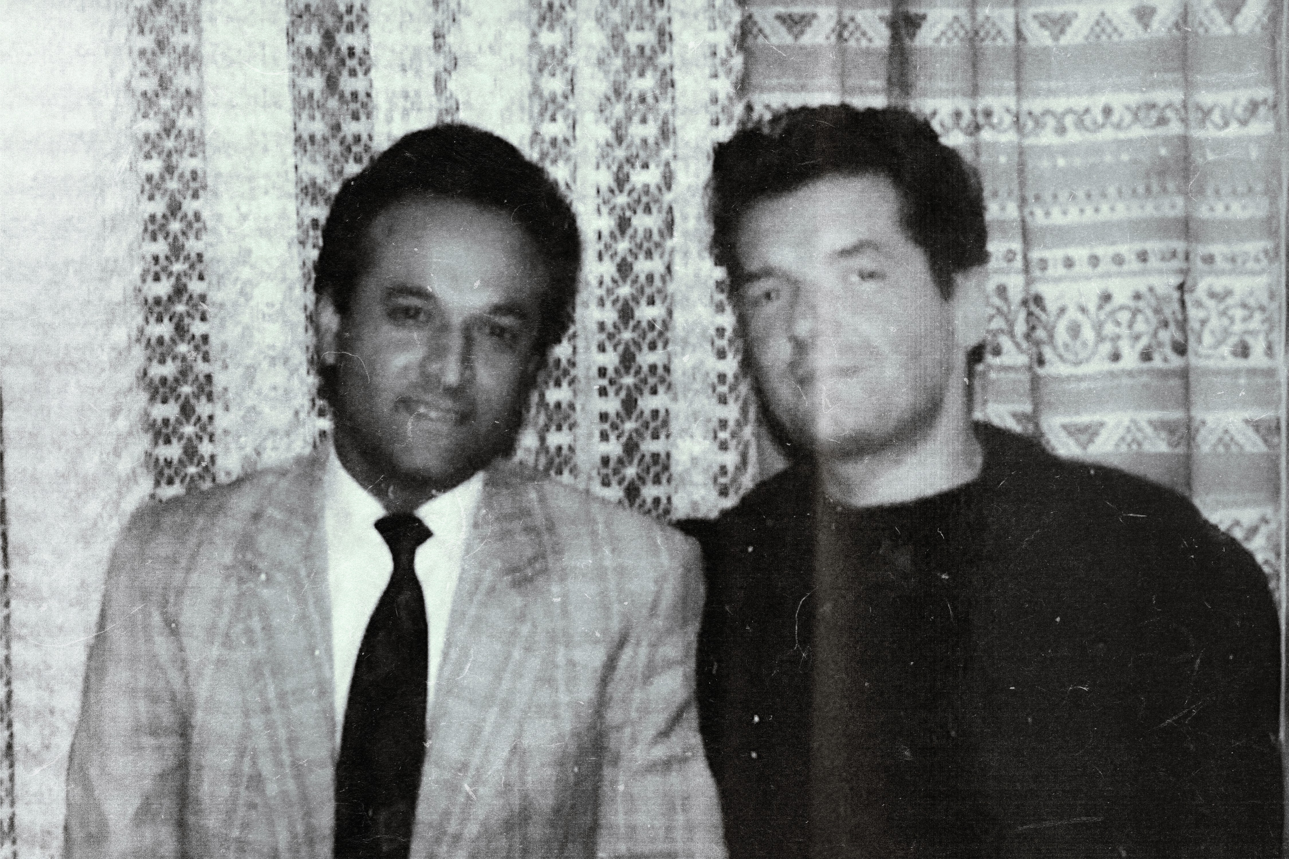 Historisches Foto von Sufis Vater mit Falco – ein Stück Wiener Gastronomiegeschichte