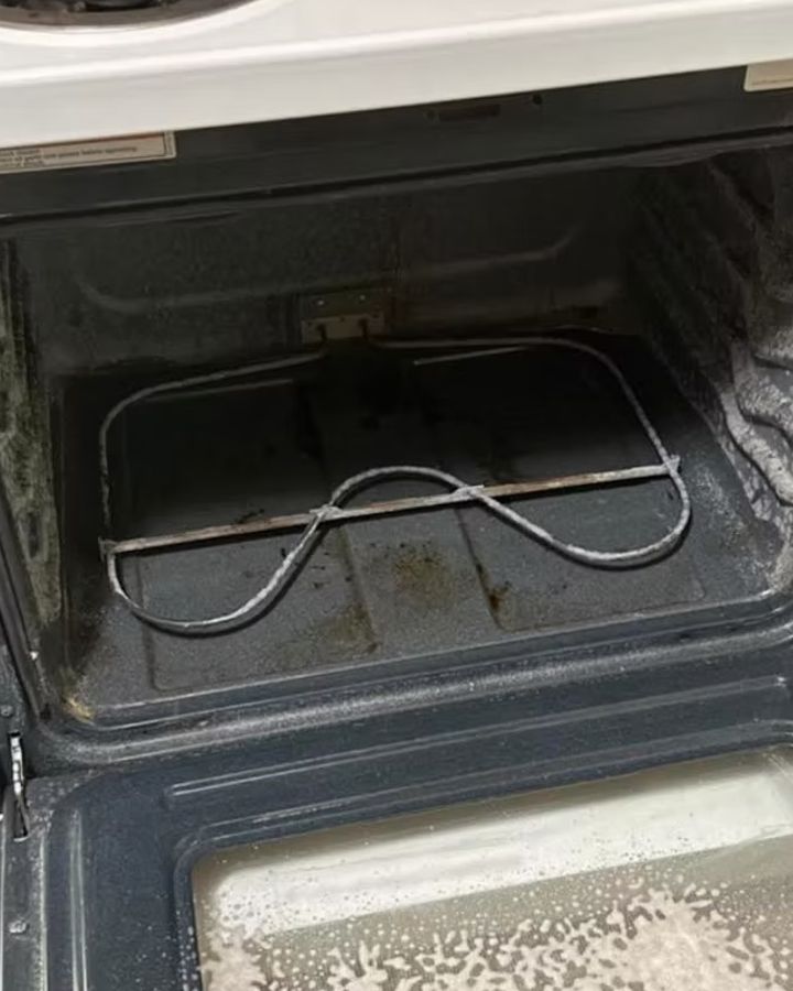 Oven, before cleaning