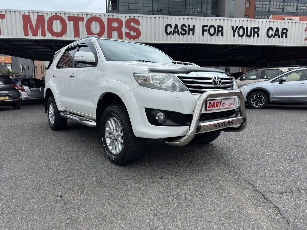 A view of the top of the eiffel tower