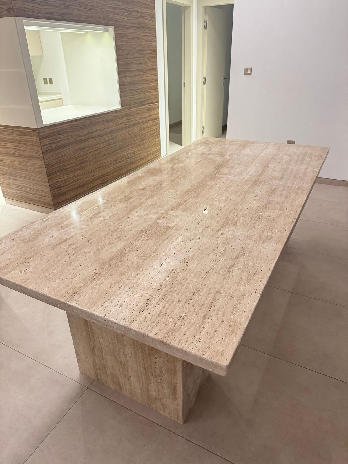 Travertine dining table detail