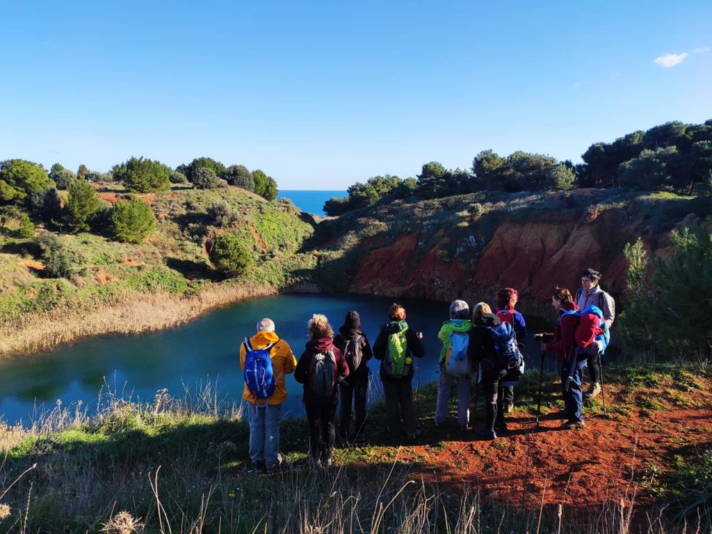 Gruppo di camminatori del salento su una montagna