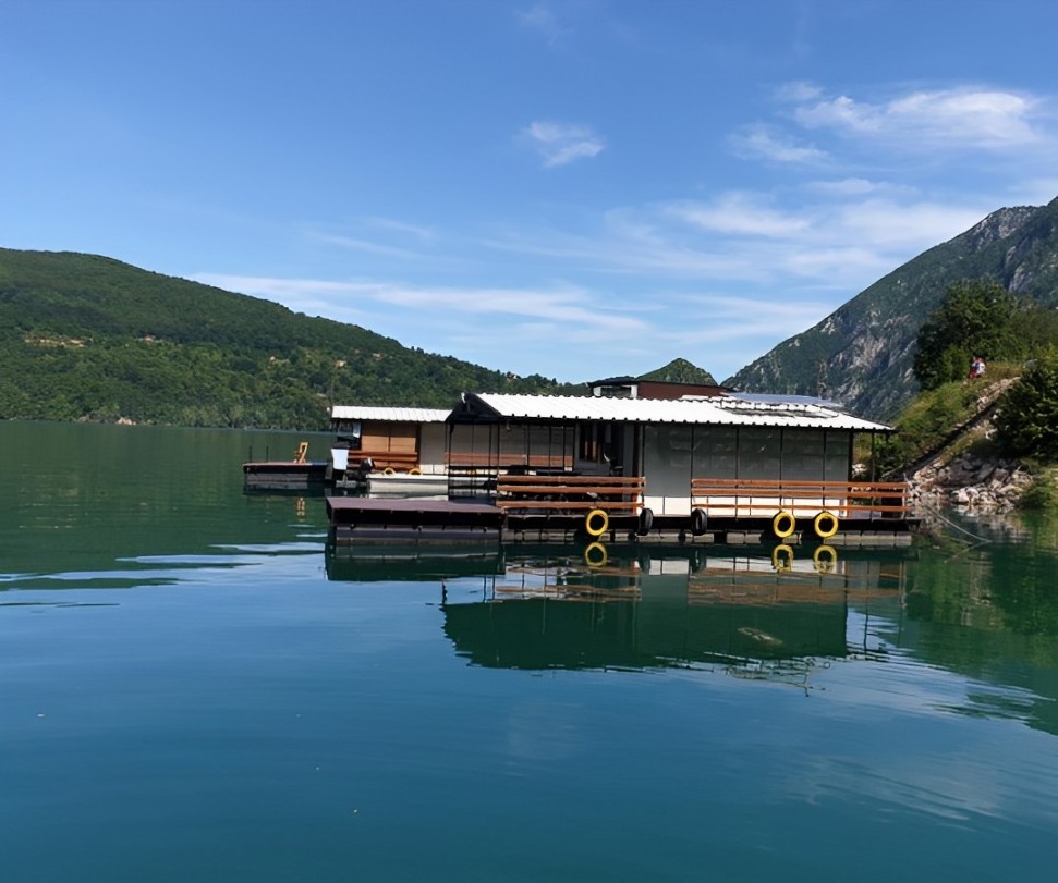 Floating Apartments