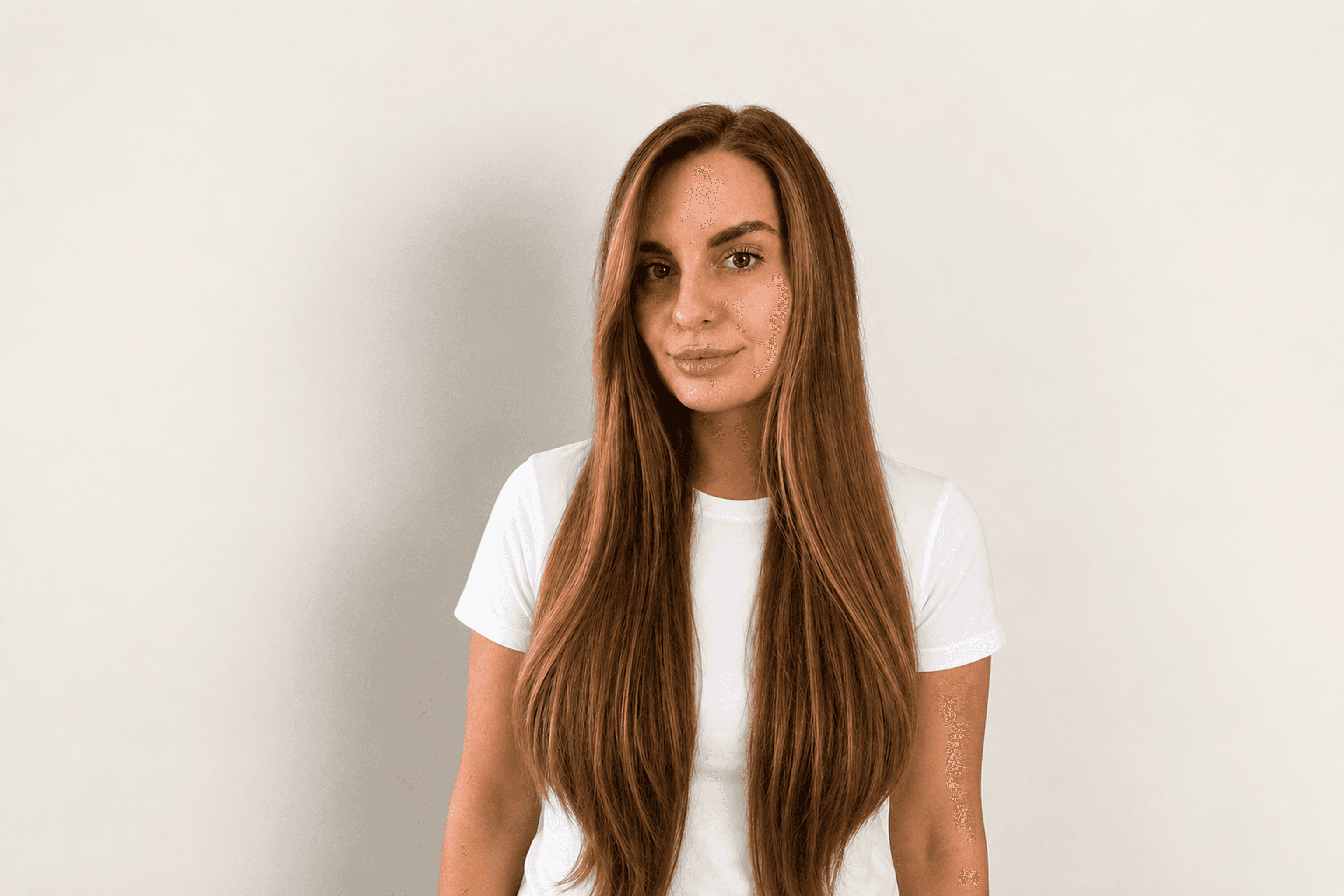 Pracownica m2rent.pl – portret kobiety z długimi włosami
