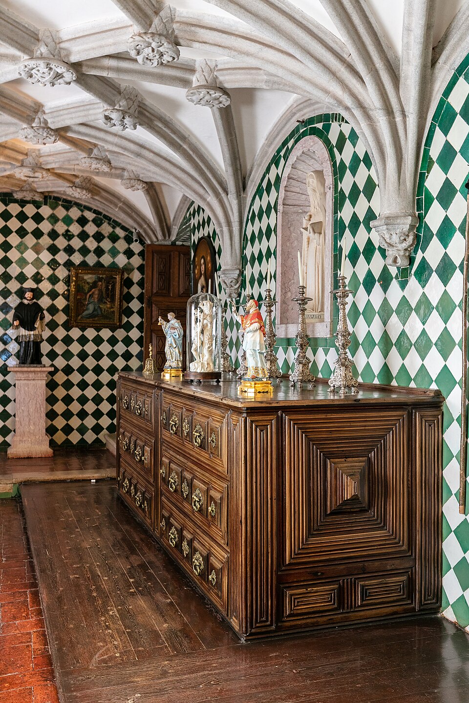 a tree with pink flowers in front of a store