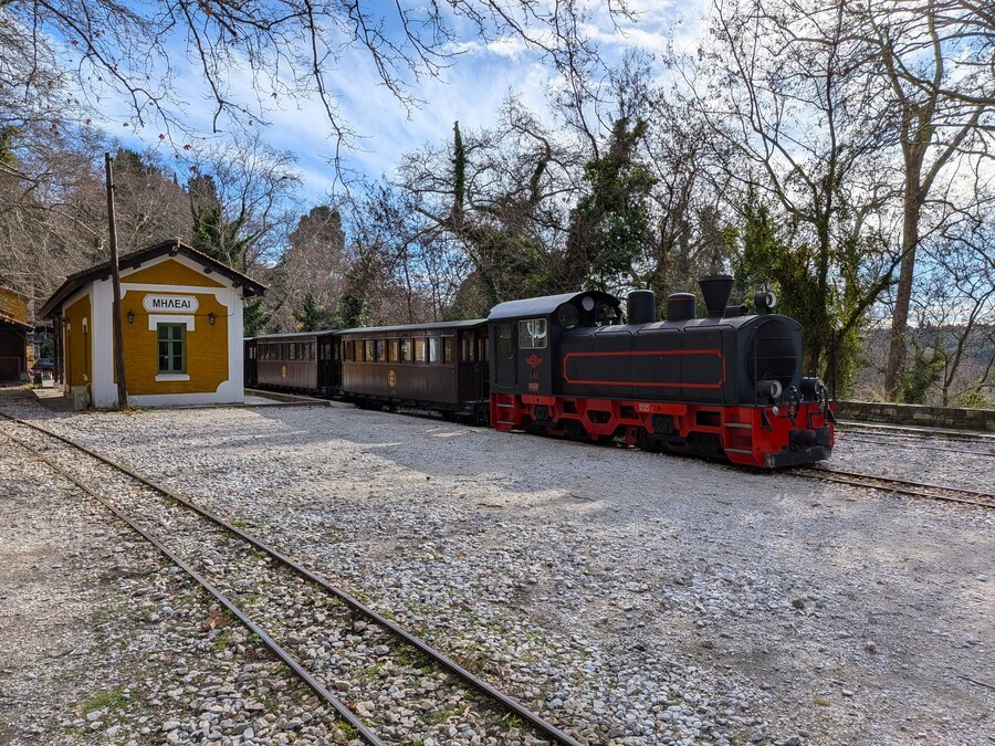 train pelion