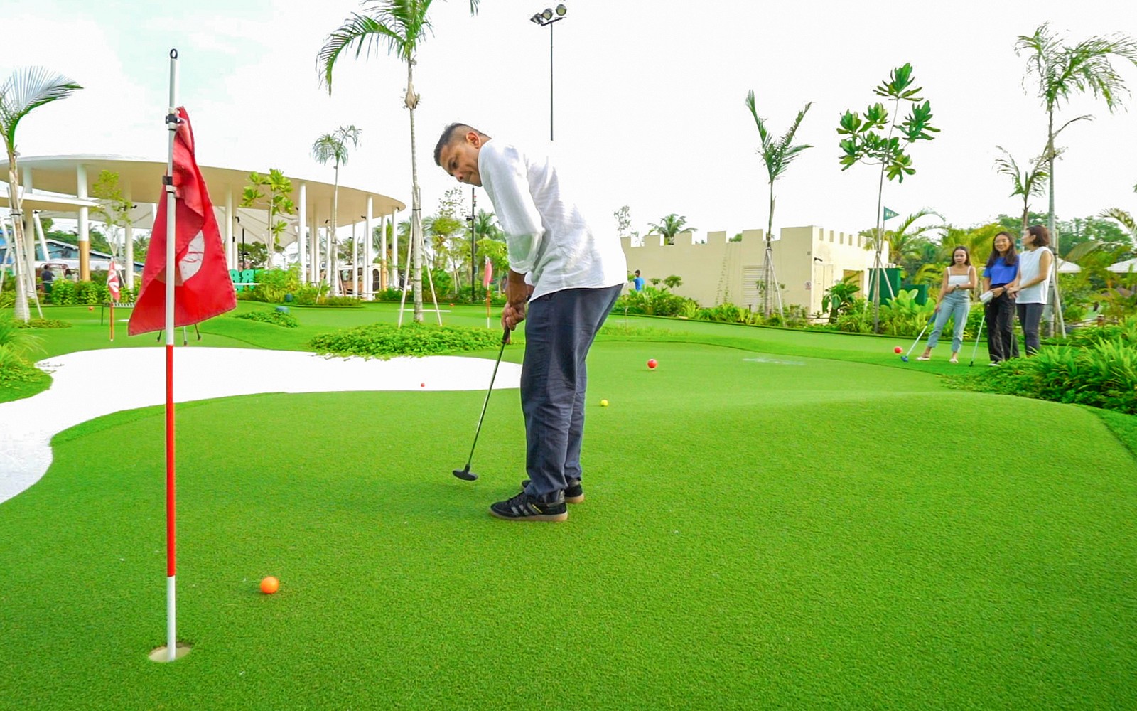 Man playing golf at Ultragolf in Singapore