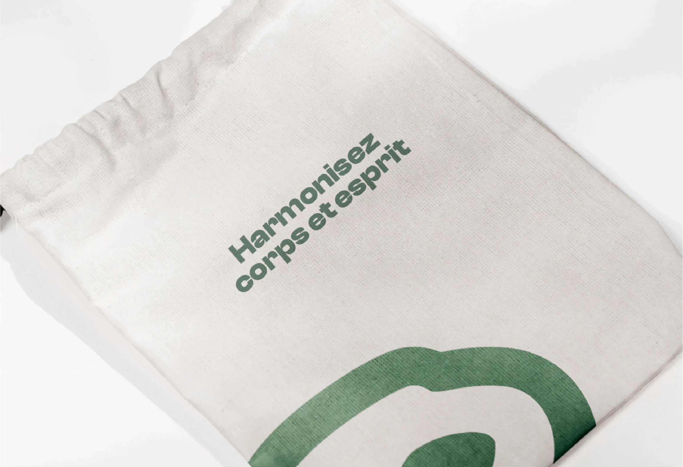 Détails graphiques et typographiques de l’identité Guyome Coach