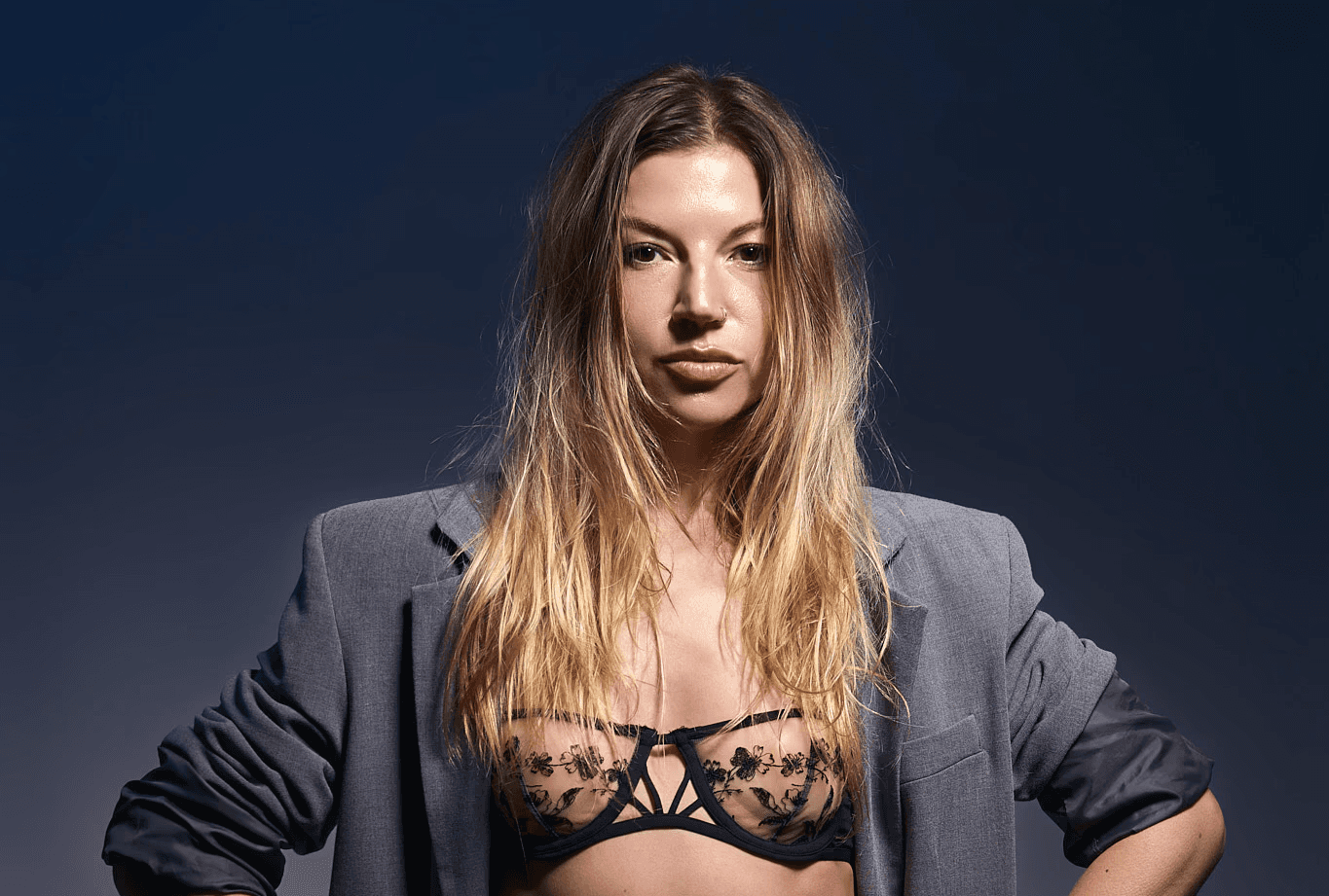 Lola lenceria y blazer