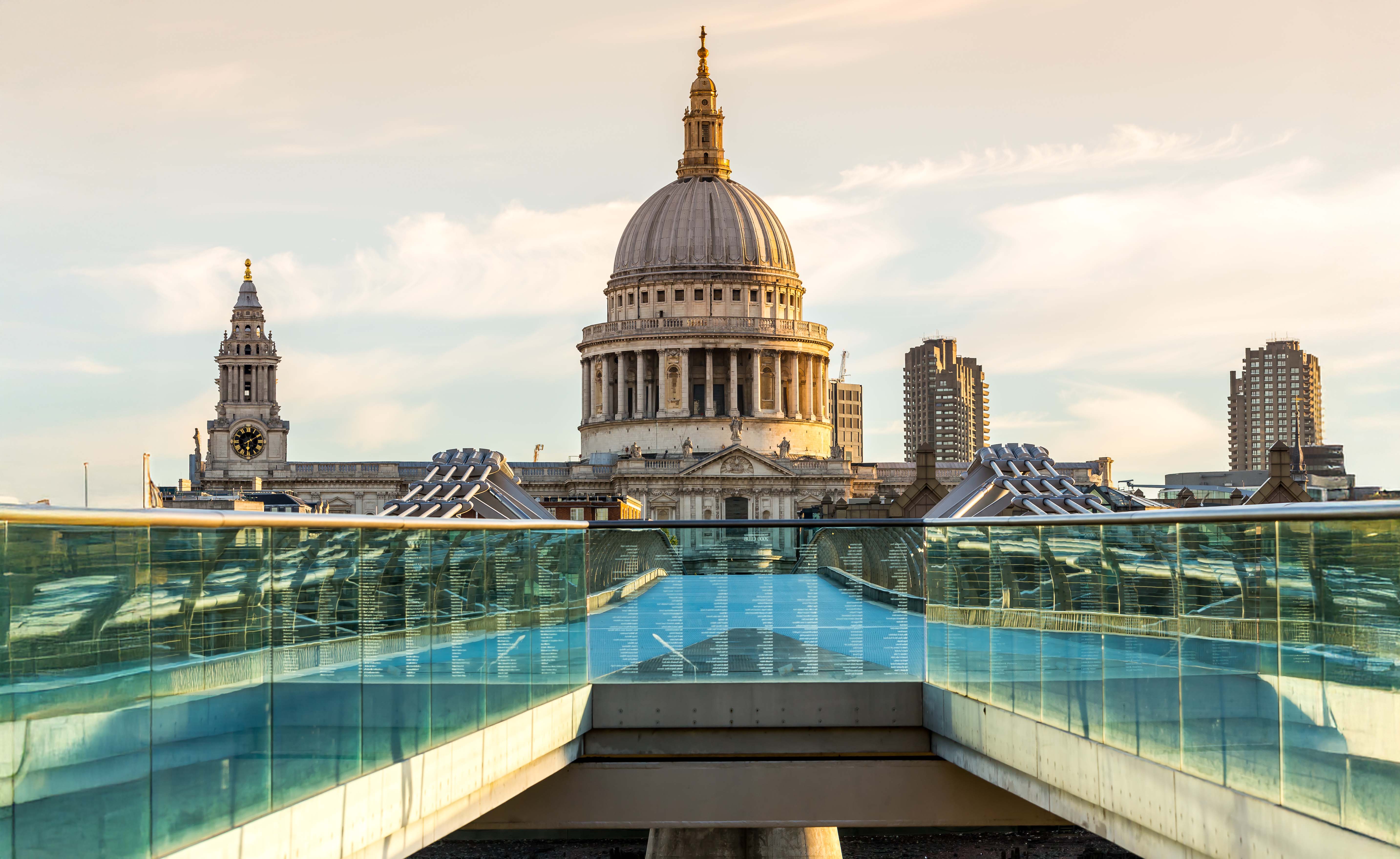 St Paul’s Cathedral viewed from Millennium Bridge in London representing structure and long-term organisation of private wealth