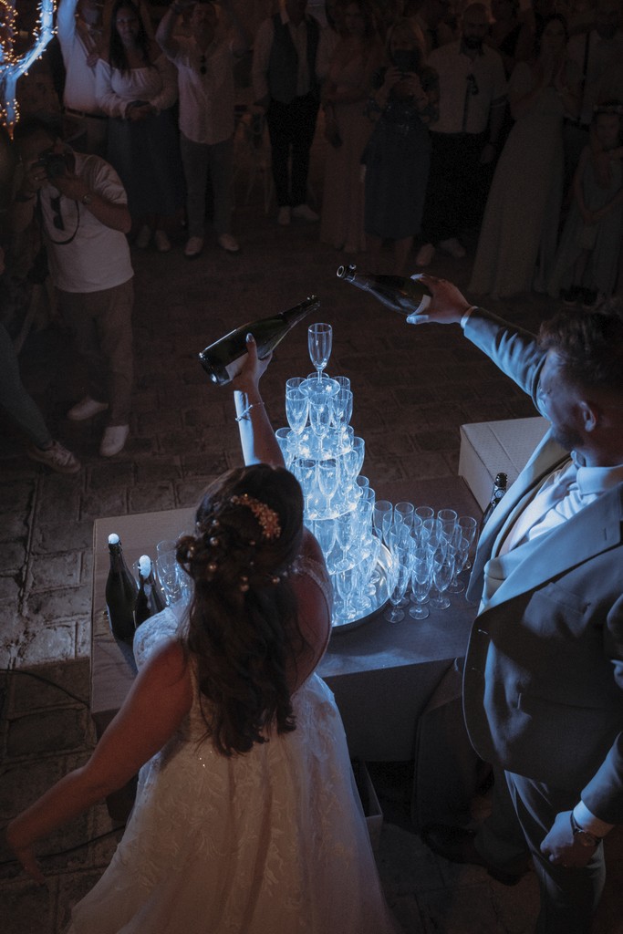 Album photo de luxe — French wedding photographer Paris — luxury wedding book France — Maison Elion — relique photographique rare — fragment intemporel — rituel artistique — photographe mariage haut de gamme — Seine-et-Marne 77 — album mariage bespoke sur mesure — timeless photography France — image symbolique — luxury French wedding photography