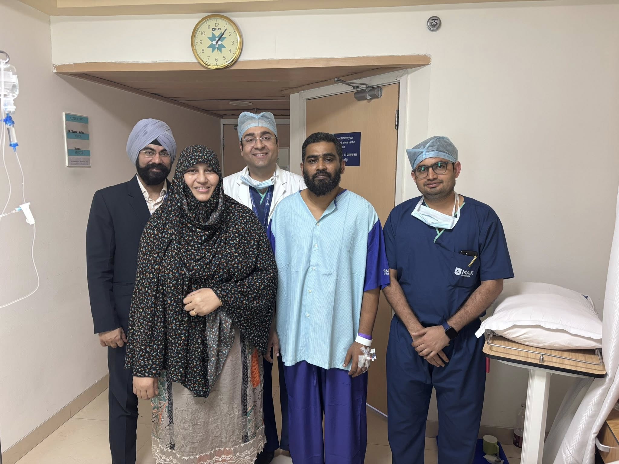 Expert penile cancer treatment टीम, Dr. Tushar Aditya Narain द्वारा Max Hospital में, संपूर्ण post-operative care प्रदान कर रही है आपके ठीक होते मरीज के लिए।