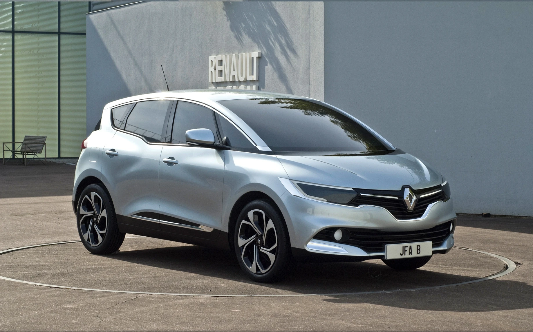 Scenic IV full scale front