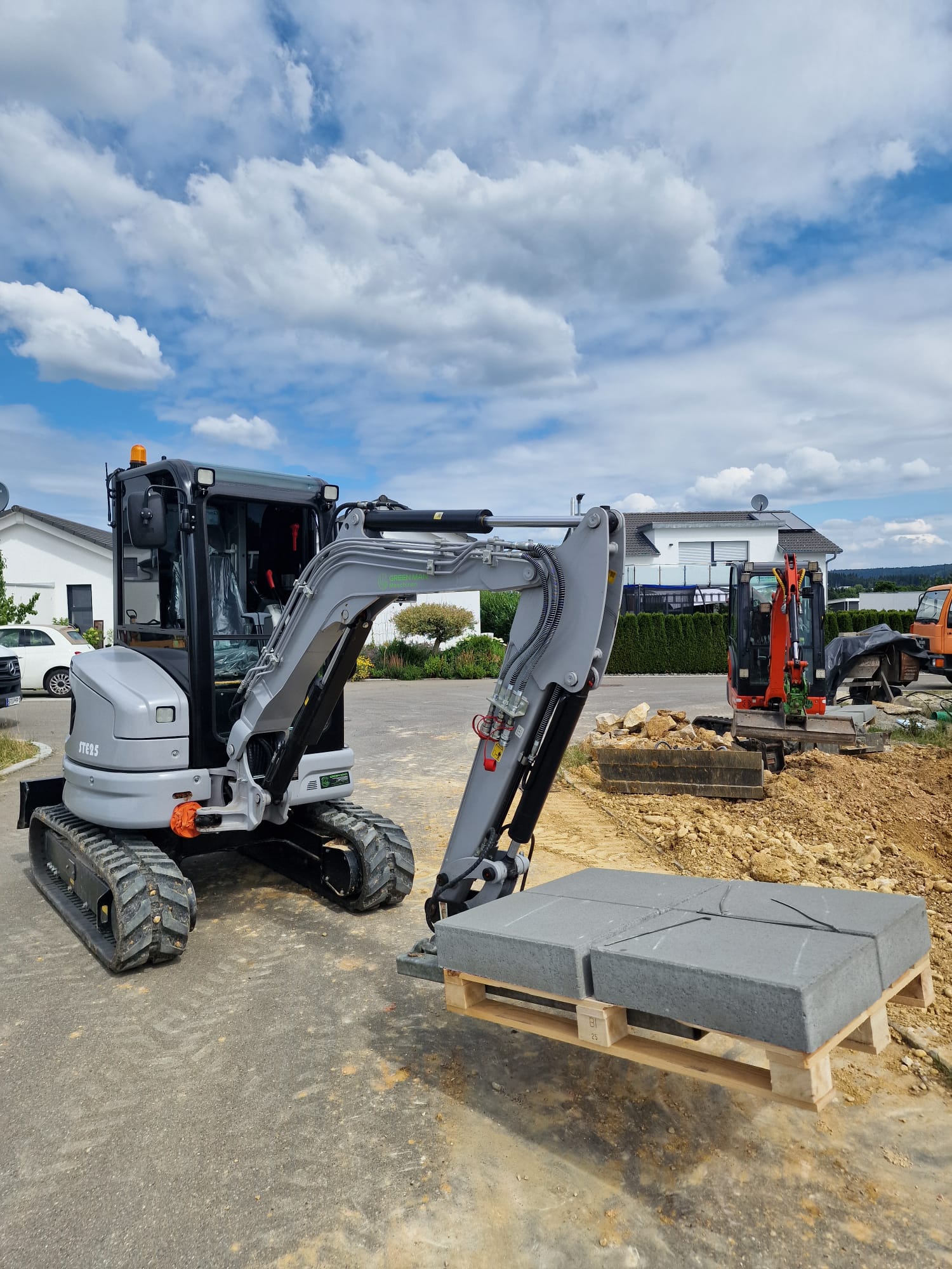 Bagger Grün im freien in Deutschland