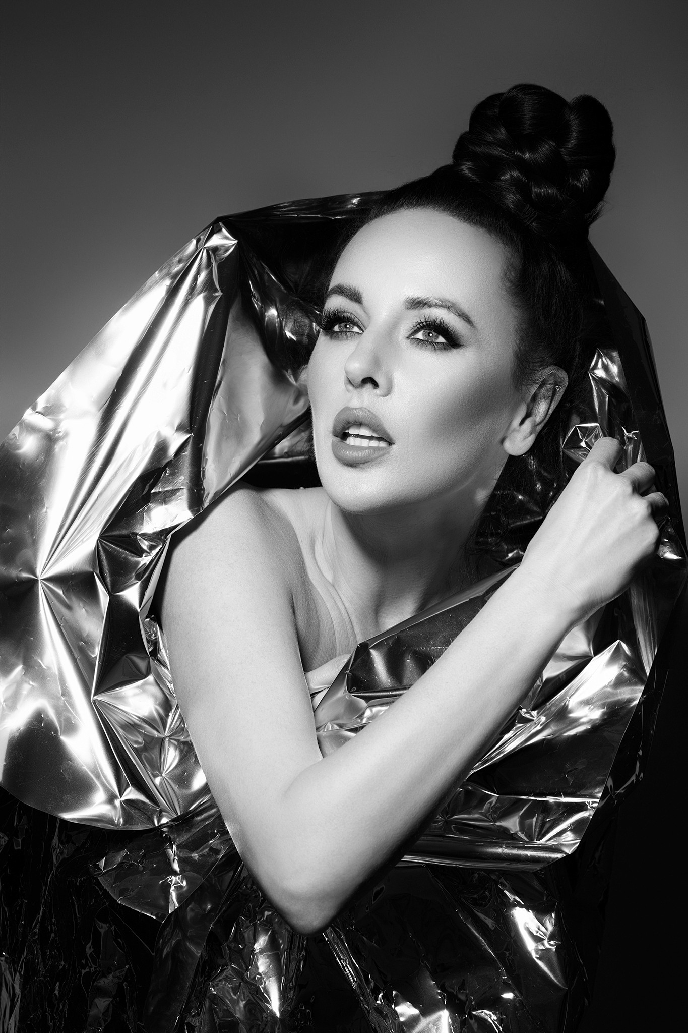 Black and white artistic photograph - body and metal - Chrome - Agnieszka Czyzkowska Photography
