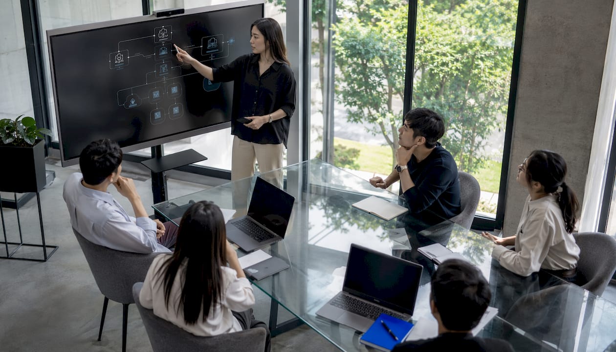 Software architect leading microservices design meeting