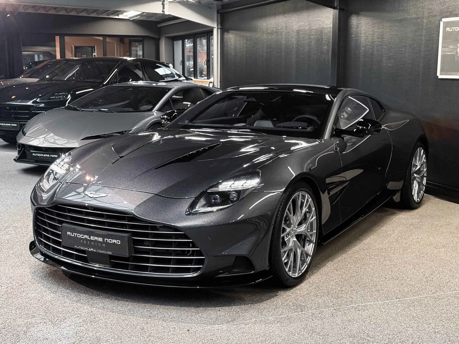 Aston Martin Vanquish V12 Bowers&WIlkins+Sitzkühlung+Jewellery Pack — Bild 1