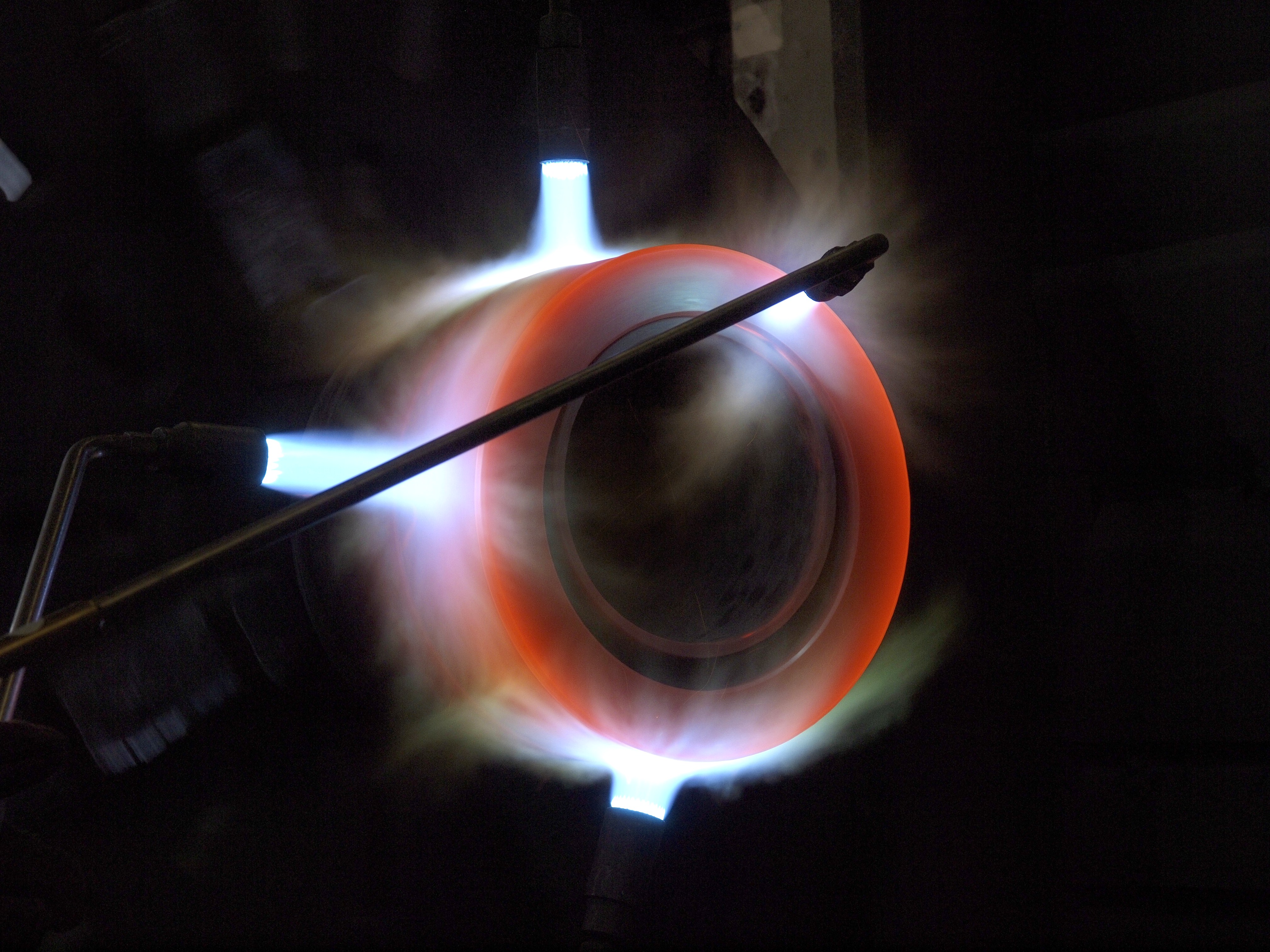 Insmelten van een poedercoating op een ronddraaiend werkstuk bij Plasma Service