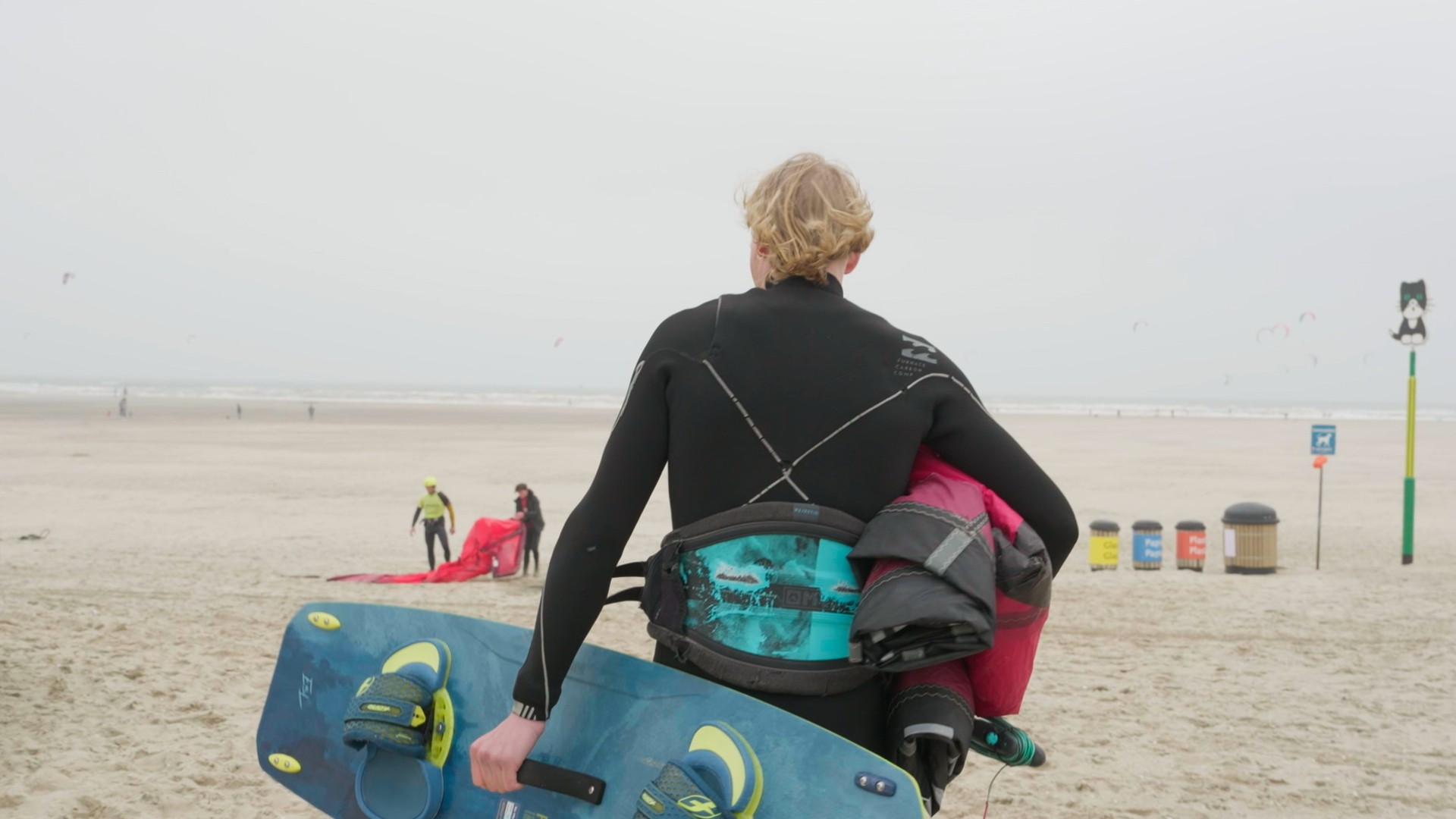 Bart van Adrichem bezig met een kite BLOW Kitesurf school