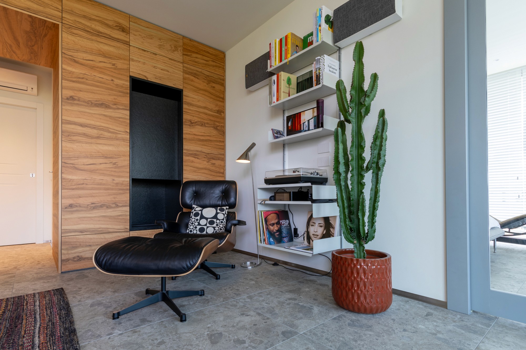 Project thumbnail image showcasing a modern interior design.