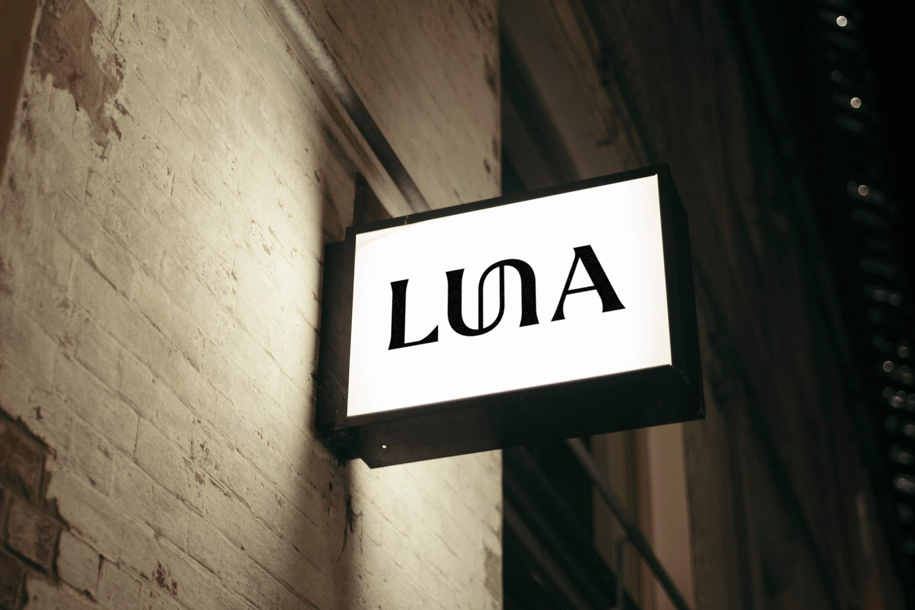 Luna Sign