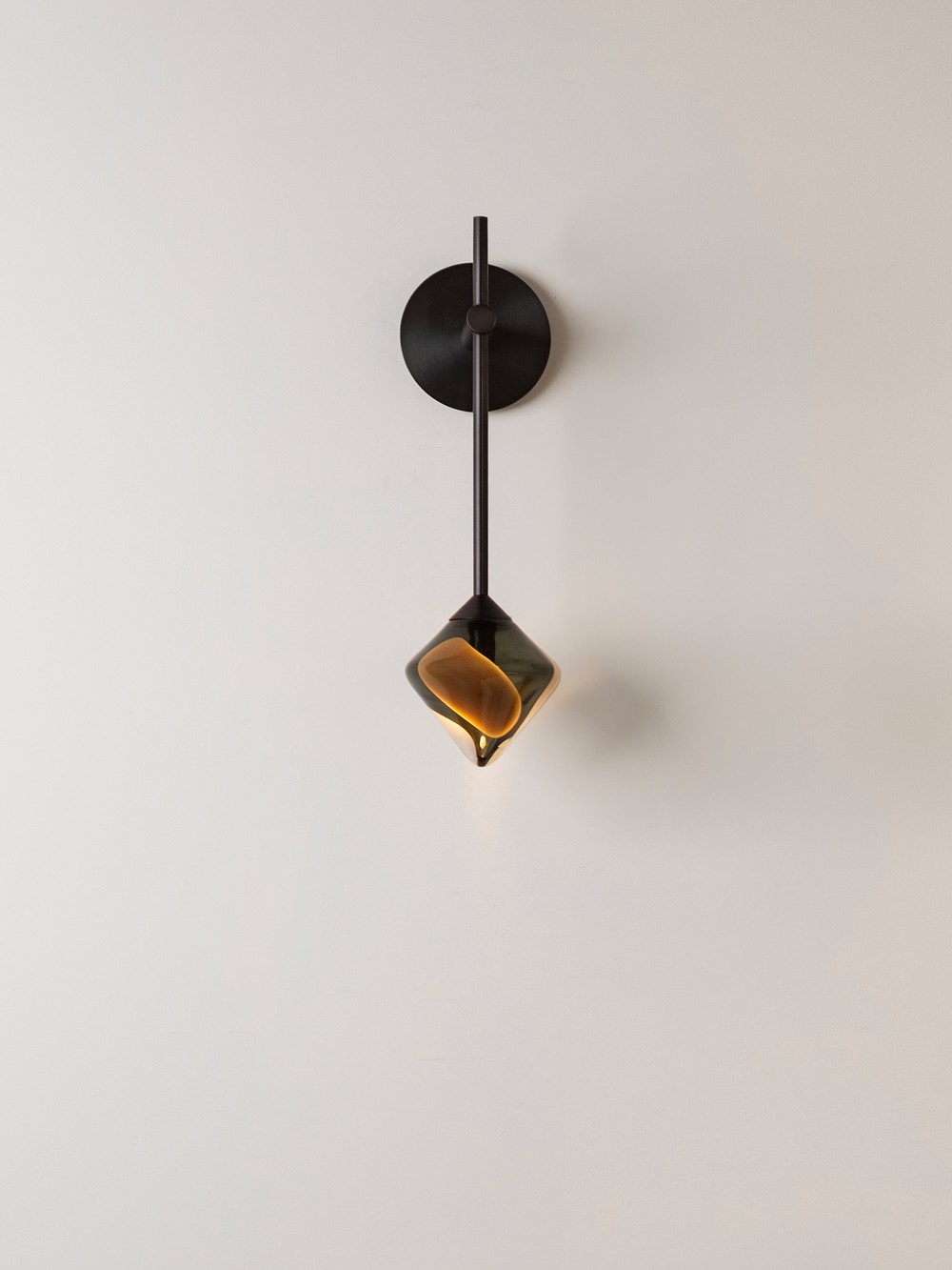 KOA wall light in black metal and smoked glass sm