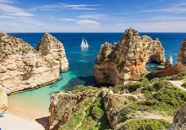 Booking.com vs Airbnb Portugal comparison - Hosts guide