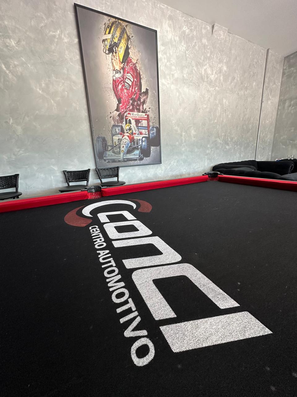 Mesa de sinuca na sala de espera da Conci Centro Automotivo