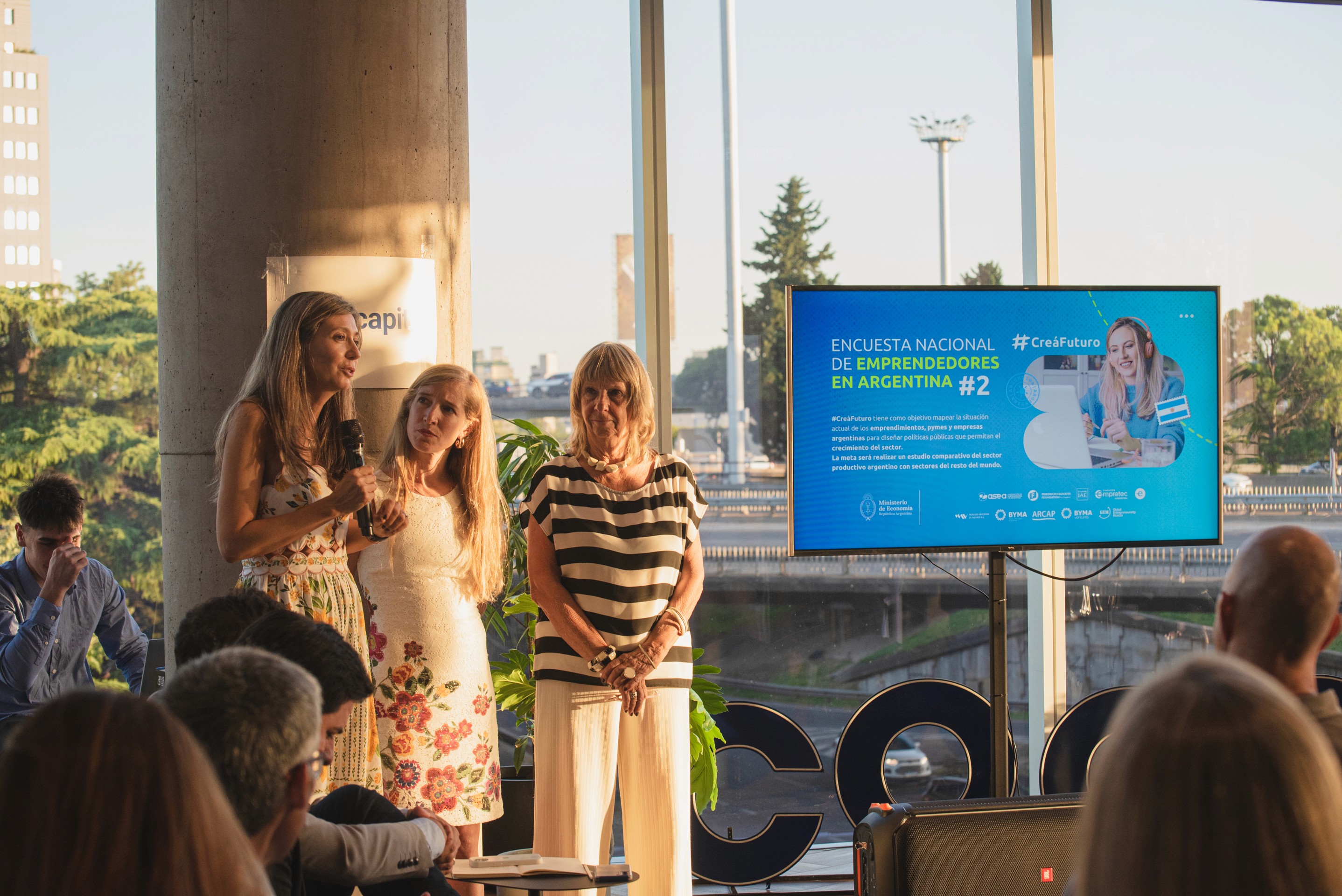 de izq a der. Rosalía Fucello, Directora Nacional de Fortalecimiento de Capacidades Emprendedoras de la Subsecretaría de Pequeña y Mediana Empresa, Victoria Barbagelata, Directora Ejecutiva de ASEA, y Silvia Torres Carbonell, miembro del Consejo Directivo de ASEA, estuvieron a cargo de presentar la 2ª Encuesta Nacional de Emprendedores.
