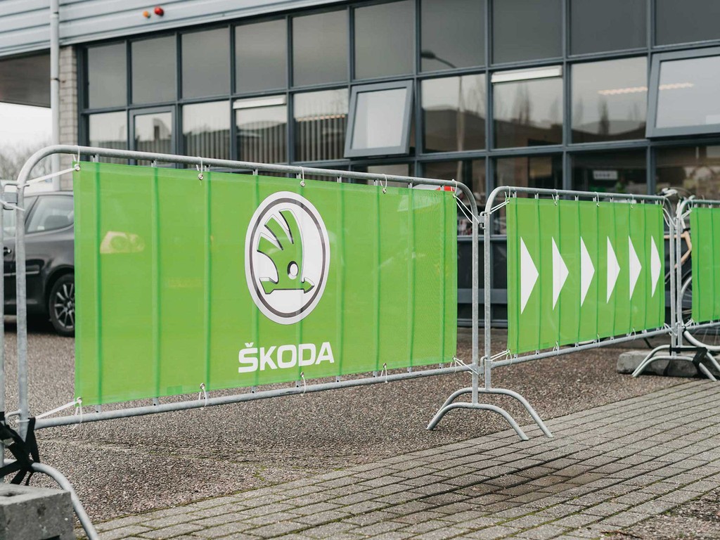 Gevel en terrein signing Skoda 