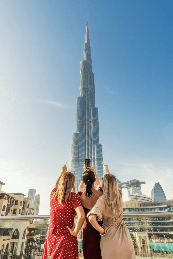 Person stand in front of a red sports oldtimer