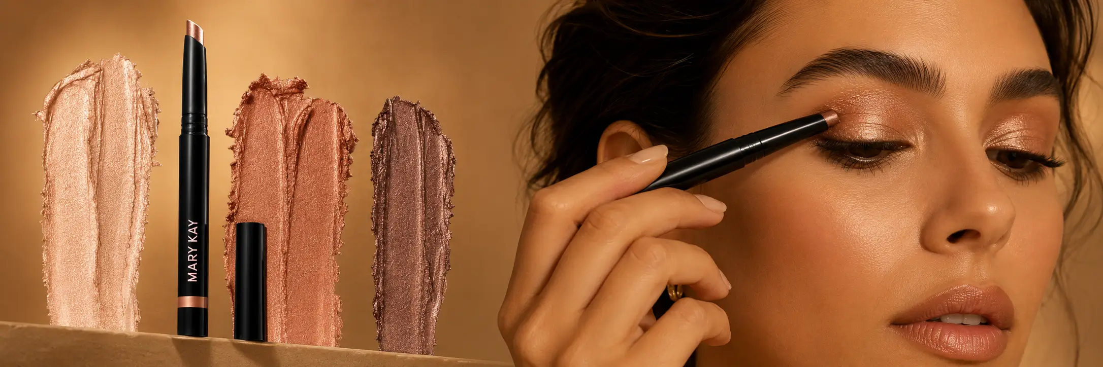 Mary Kay® Sombra em Stick Glitter em tons cintilantes e modelo aplicando o produto na pálpebra