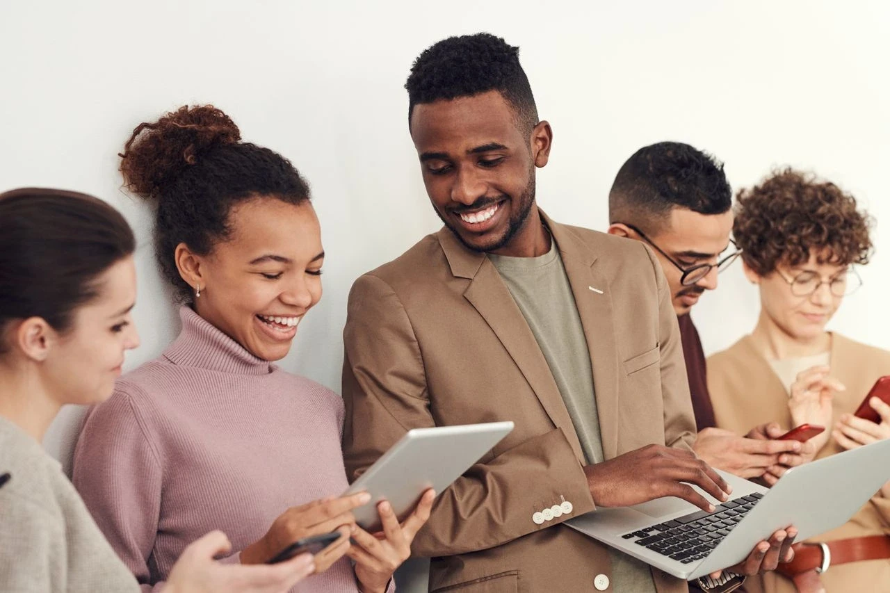 Comment utiliser le feedback commercial pour adapter votre contenu social media ?